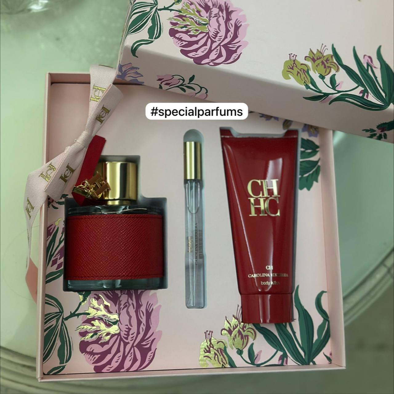 Ch prive Carolina Hererra كوفريه للنساء