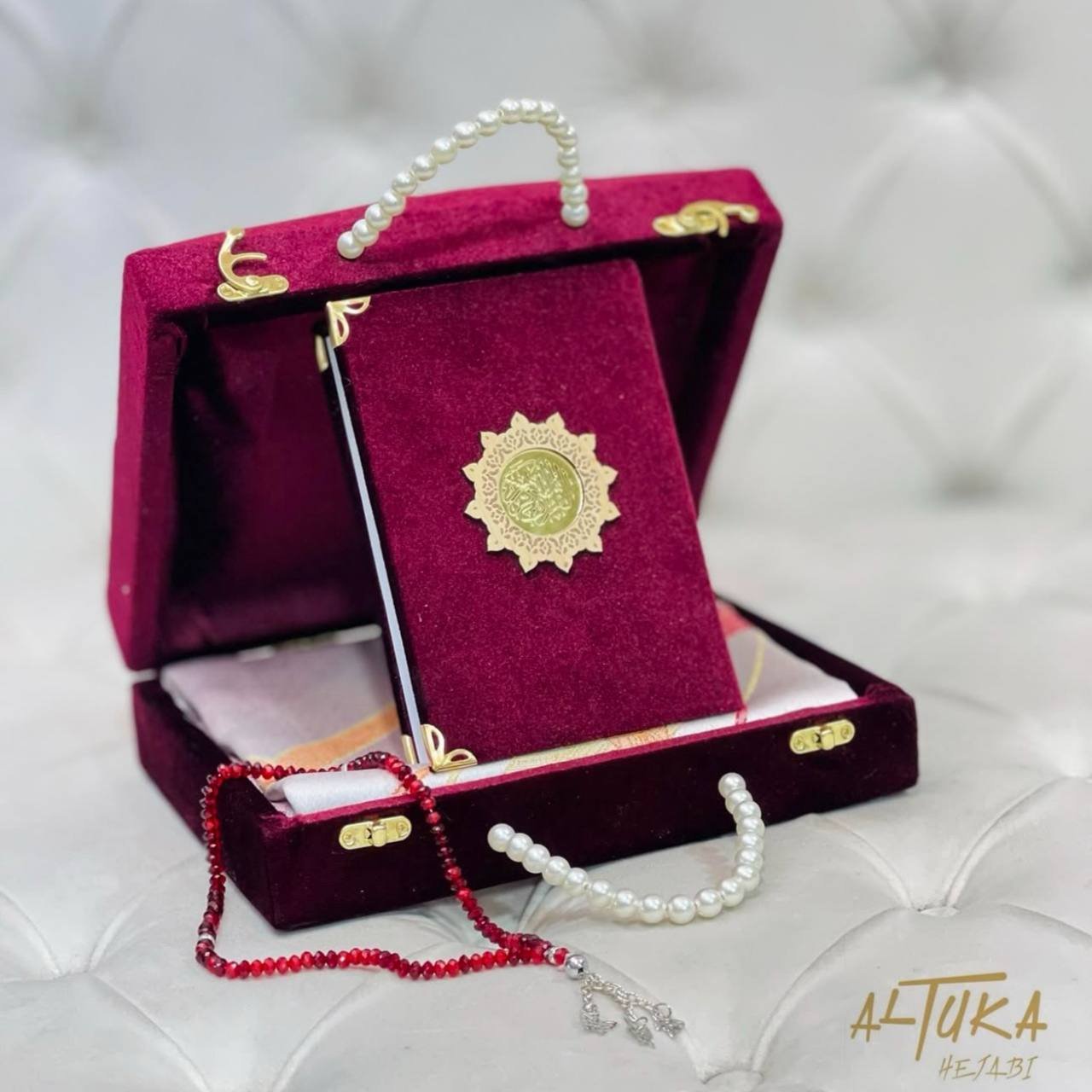 بوكس مخمل مصحف و سجادة و مسبحة