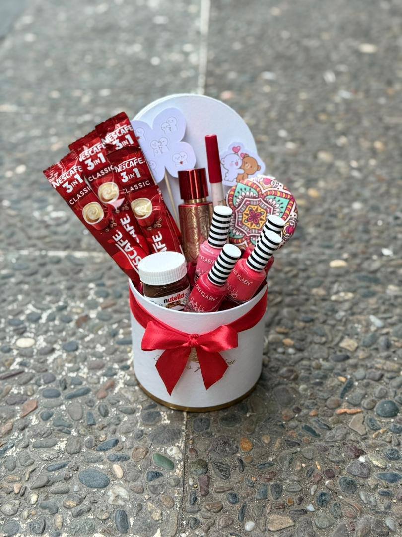 بوكس مكياج ميني احمر و نسكافيه 2