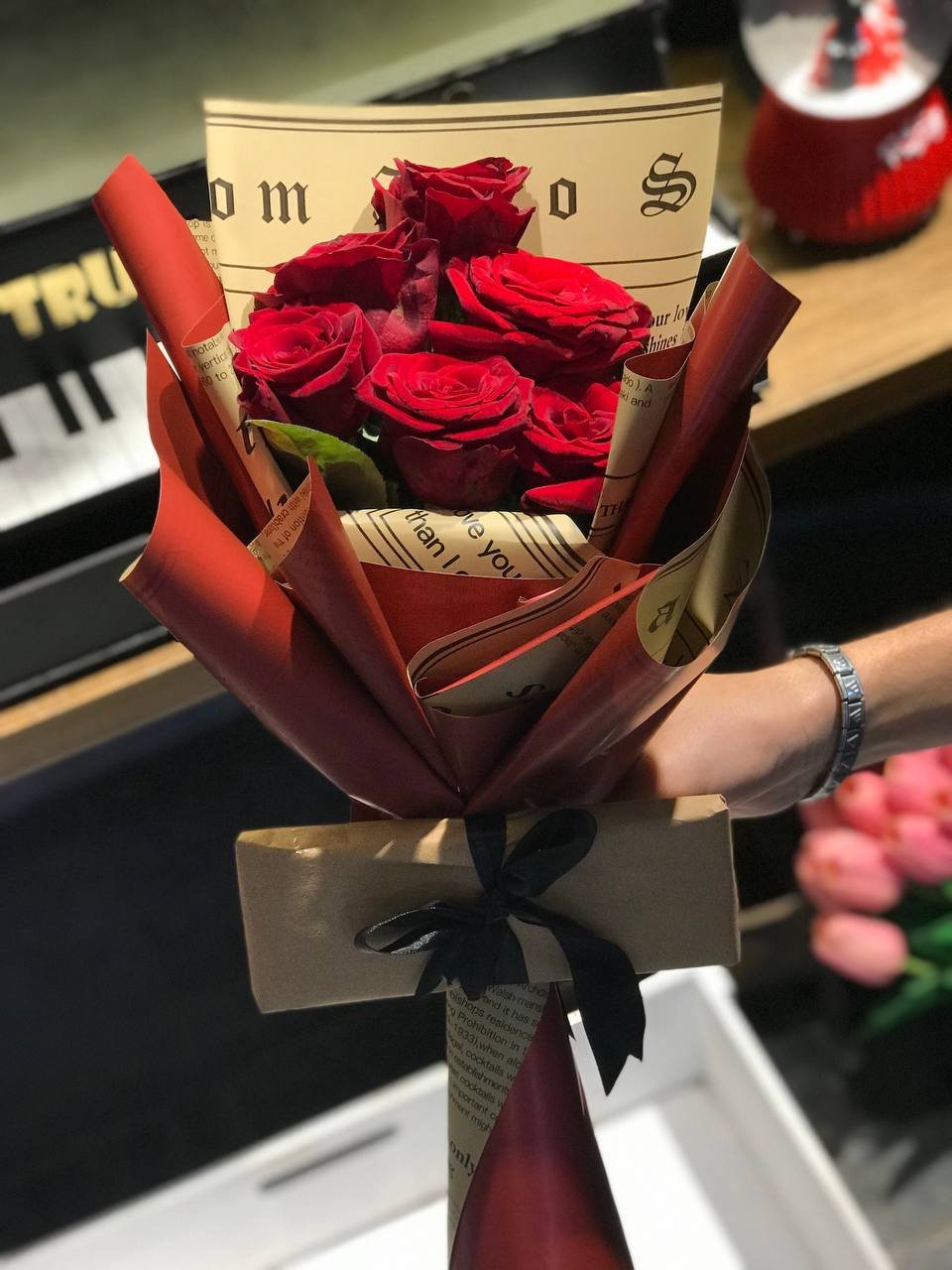 باقة ورد مع مصاري 300-600-مليون (دمشق-محافظات)