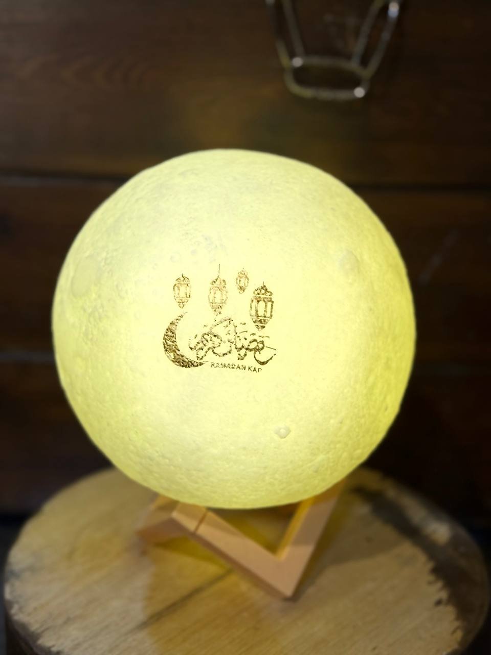 قمر مضيء حجم كبير