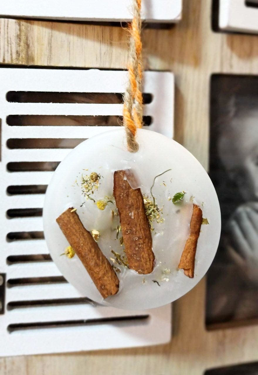 تعليقة سيارة شمع 1